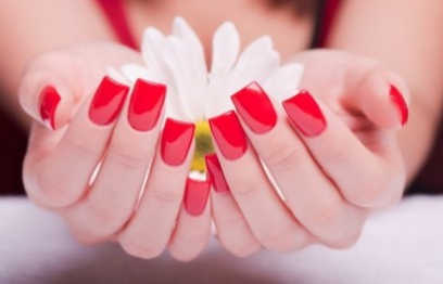 Oja semipermanentă versus gelul UV – frumusete- unghii