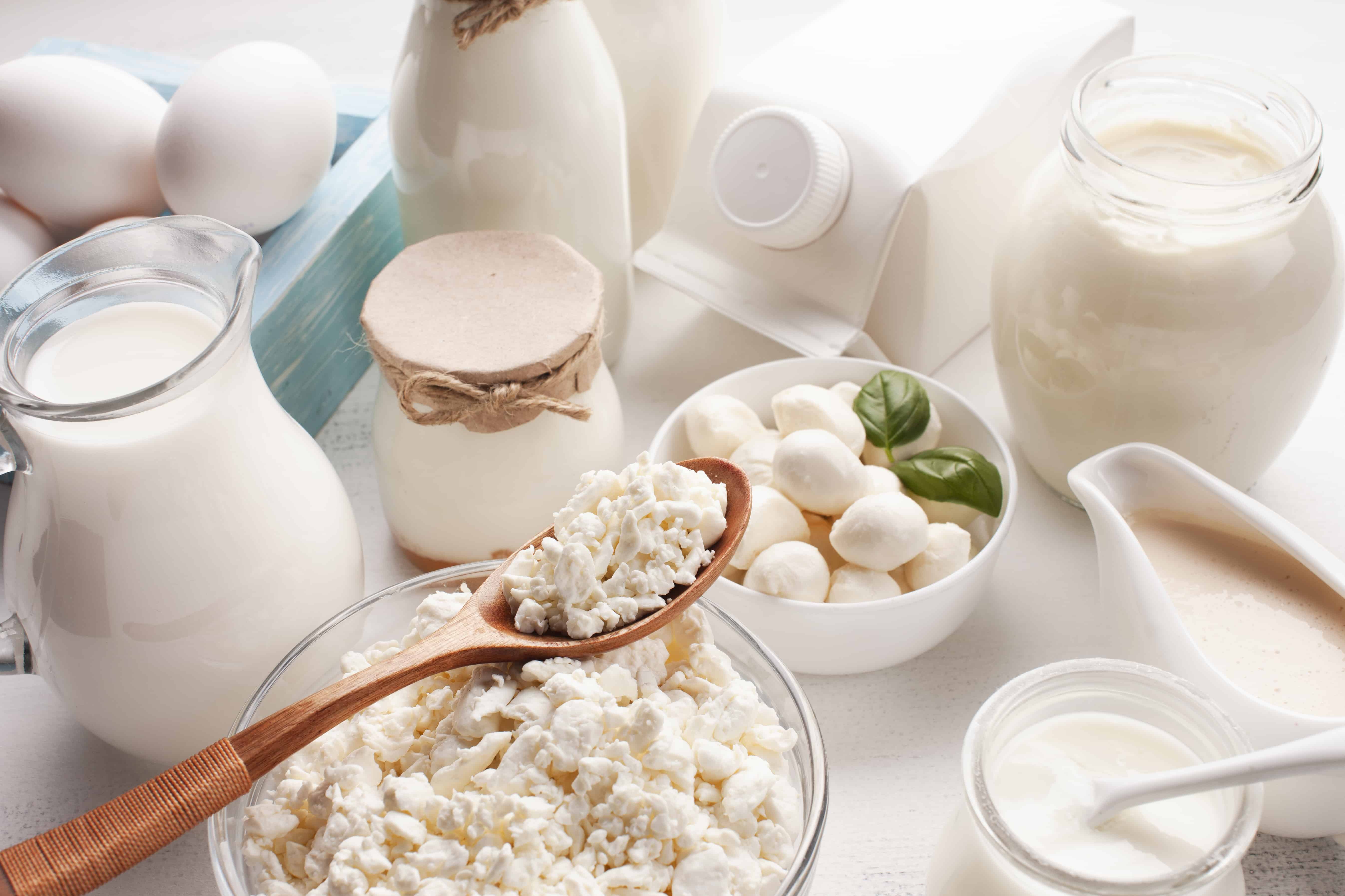 Кисломолочные продукты содержат сахар. Молочная продукция. Кисломолосныепродукты. Молоко и молочные продукты. Молочные и кисломолочные продукты.