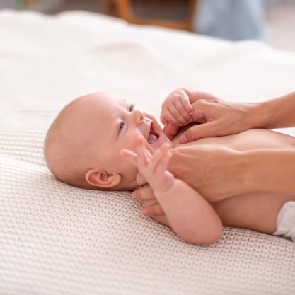 masajul bebelusului